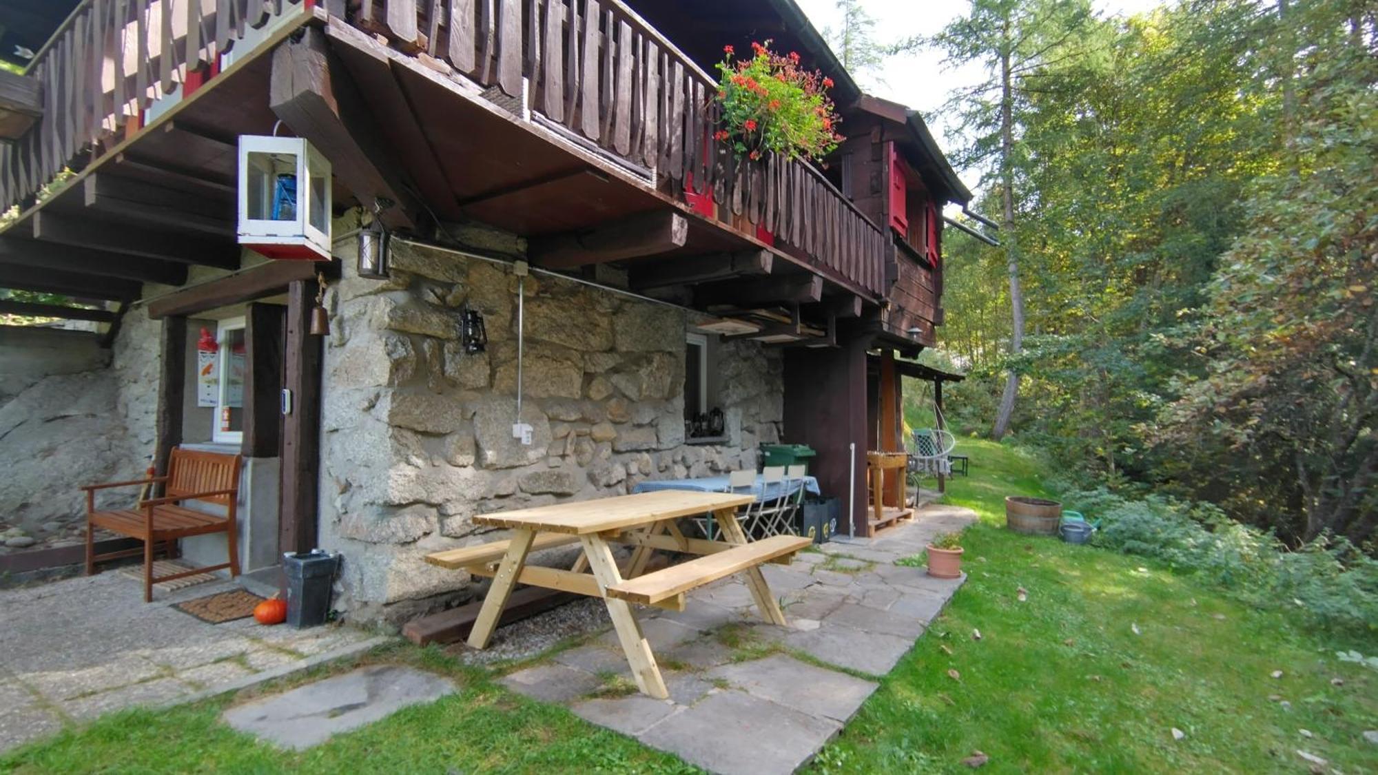 Petit Chalet Rustique Et Bucolique Bovernier Ngoại thất bức ảnh