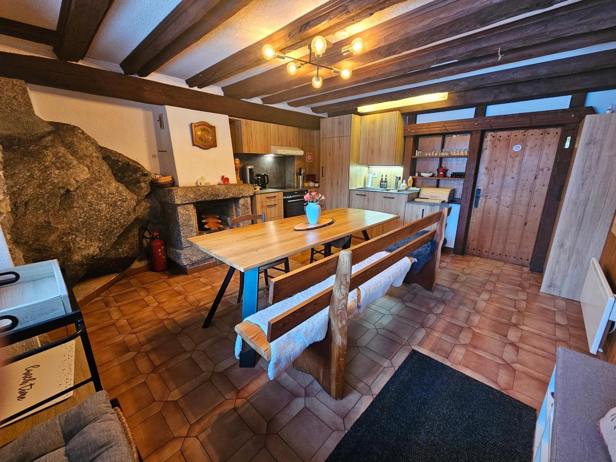 Petit Chalet Rustique Et Bucolique Bovernier Ngoại thất bức ảnh